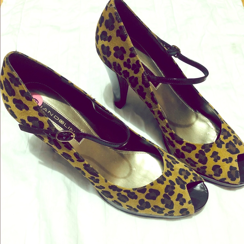 Women’s Sz 9 Leopard print heels!